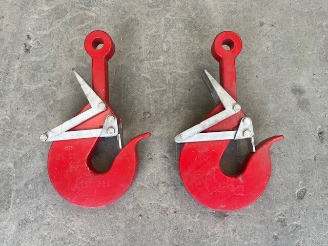 2 x 8.5T ROV hooks