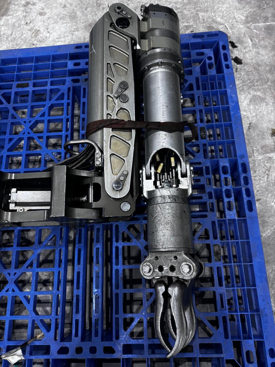 2 x Schilling Orion 7R Manipulators