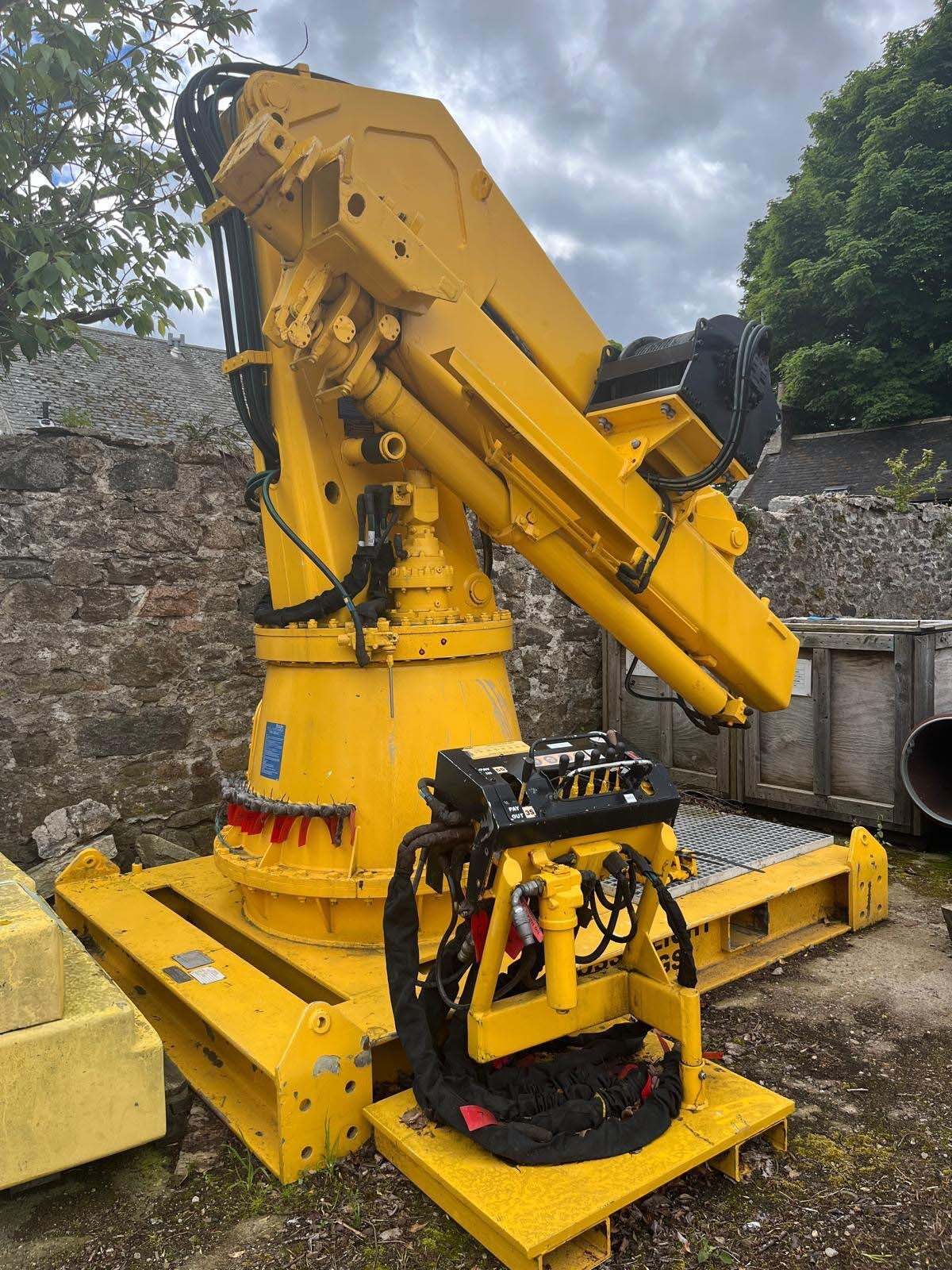Helia Knuckleboom Crane