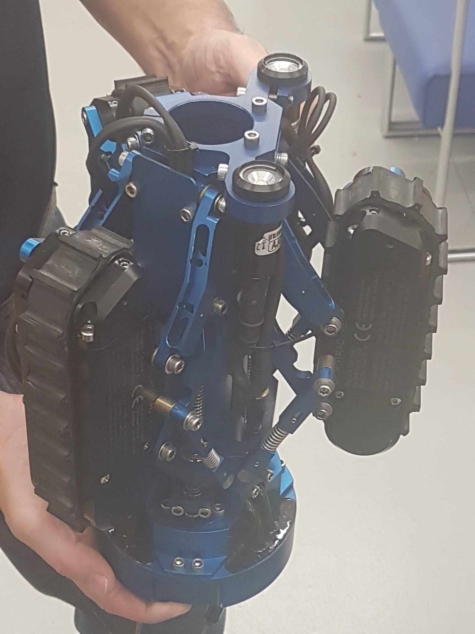 INUKTUN VT100 Vertical Crawler